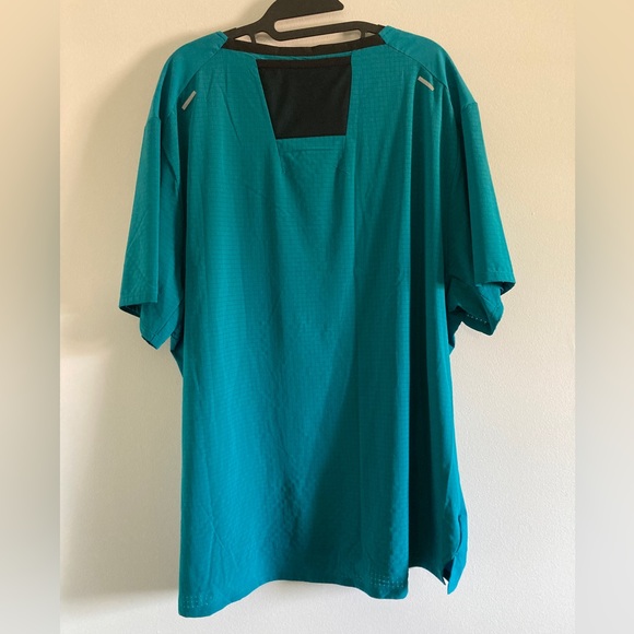 🔥🔥NWT Nike Trail Rise Reflective Teal Top - Picture 2 of 7